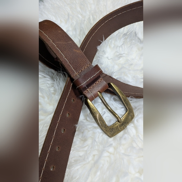 Classic Brown Leather Belt with Brass Buckle - Picture 2 of 5